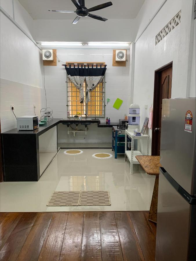 La Wood Homestay Kampung Kuala Besut Exterior foto